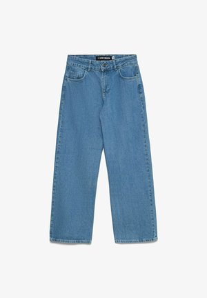 Jeans largi, de culoare albastru deschis, din denim, cu design clasic cu cinci buzunare, închidere cu nasture metalic și tiv cusut.