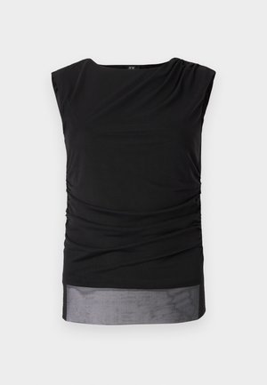 Haut sans manches noir en tissu extensible, avec des côtés froncés, un col bateau et un ourlet inférieur transparent.