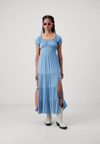 Hollister Co. SAIDIE TIERED - Maxi-jurk - blissful blue