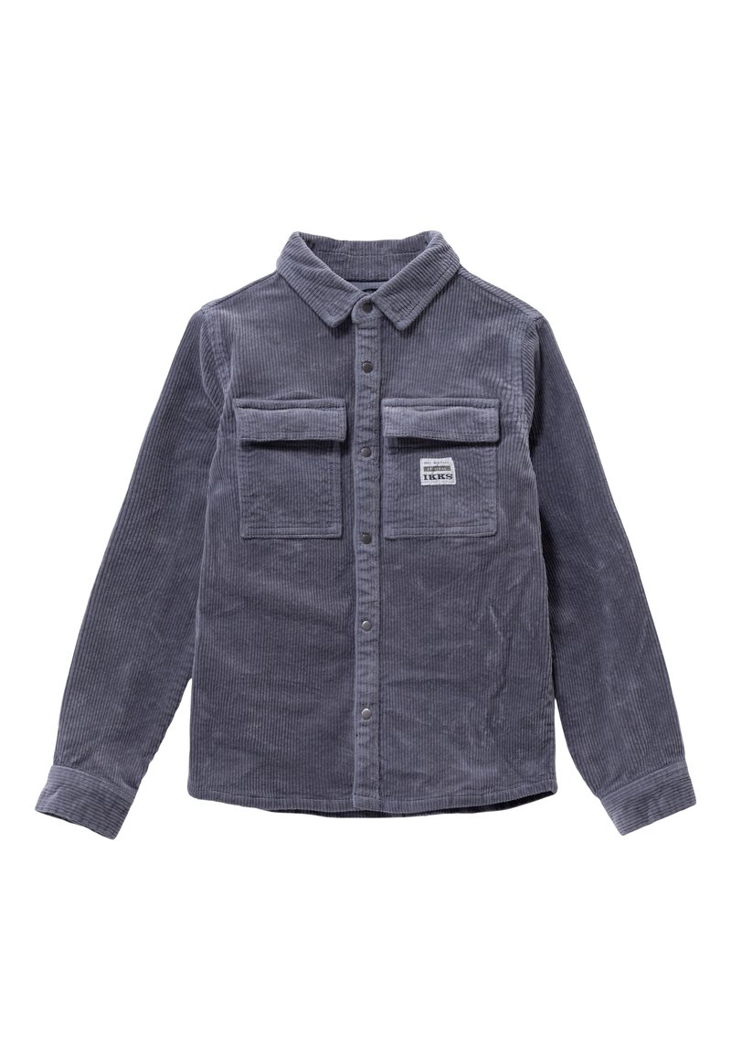 Szara koszula z korduroy z długim rękawem, z kołnierzykiem na guziki, dwiema kieszeniami na piersiach oraz subtelnym wzorem teksturowanym. Zawiera grawerowaną metkę marki.