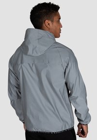 MOROTAI Vindjacka - silver