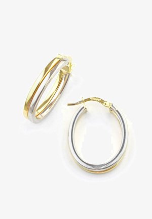 Zlate in srebrne obročaste uhane z dvotonskim dizajnom, gladko polirano površino in varnim mehanizmom za zapiranje.