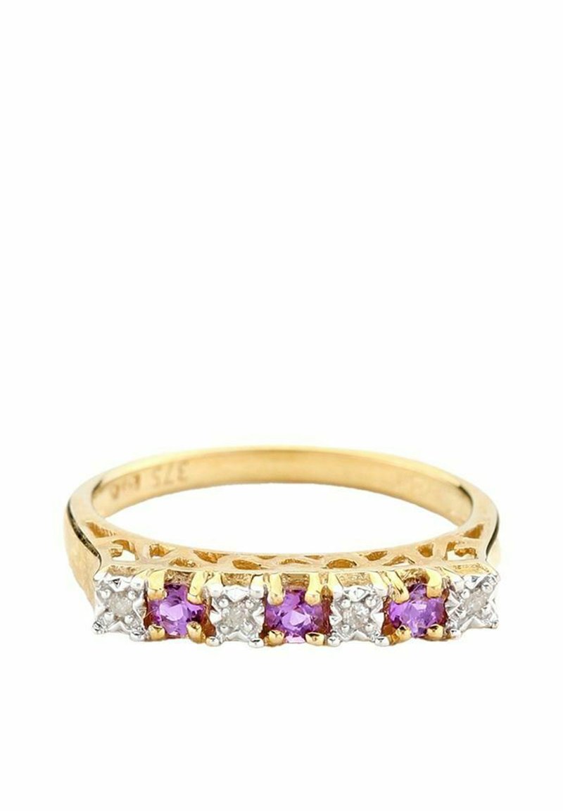 Anello d'oro con cinque gemme viola alternate e diamanti trasparenti, incastonato in un design a artiglio con una finitura lucida.