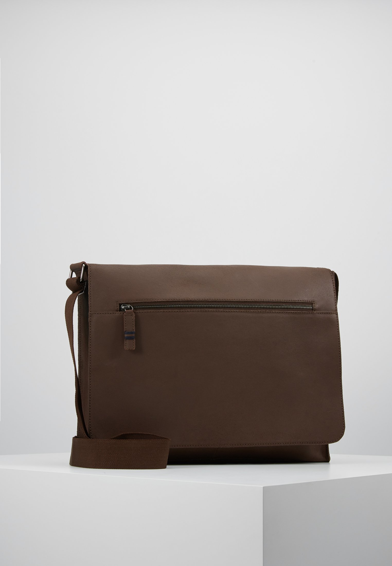 Pier One LEATHER Skulderveske brown Zalando.no Pier One LEATHER Skulderveske dark brown Zalando.no