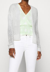 Abercrombie & Fitch Kofta - white