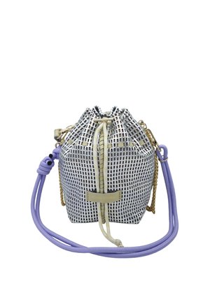 Petit sac à cordon argenté et noir à carreaux avec des finitions dorées et une longue bandoulière violet clair.