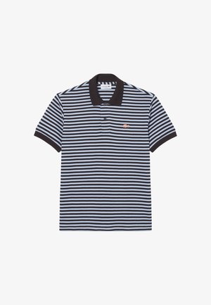 Polo de manga corta con rayas horizontales en negro y azul claro, cuello negro y pequeño logotipo rosa en el pecho izquierdo.