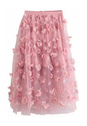 Roze tule rok met gelaagde stof, versierd met kleine stoffen bloemen en fijne bladborduursels over het geheel.