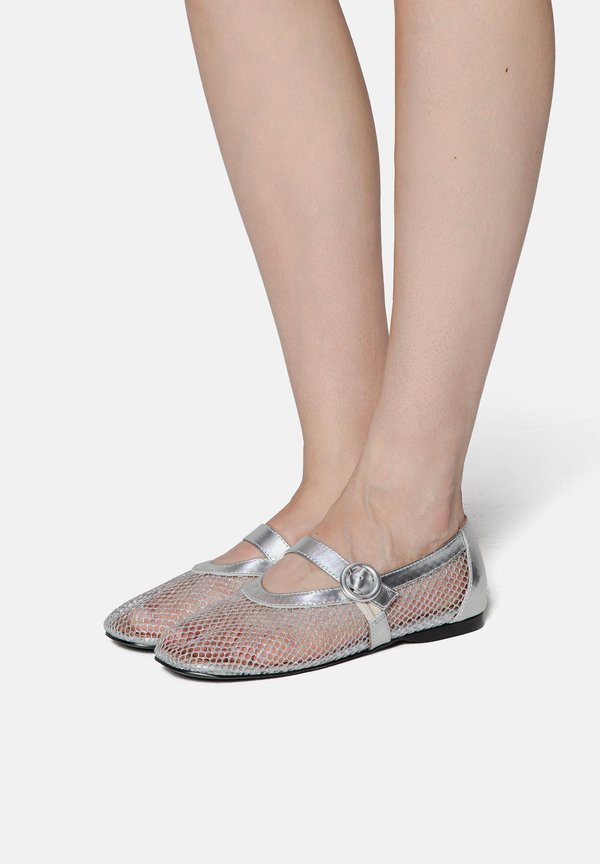 SPEND MY DAY - Riemchenballerina