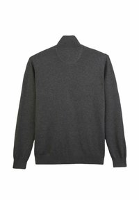 Pull en maille gris foncé avec un col haut, des manches longues et des poignets ainsi qu'un ourlet côtelés, fabriqué dans un tissu lisse et doux.