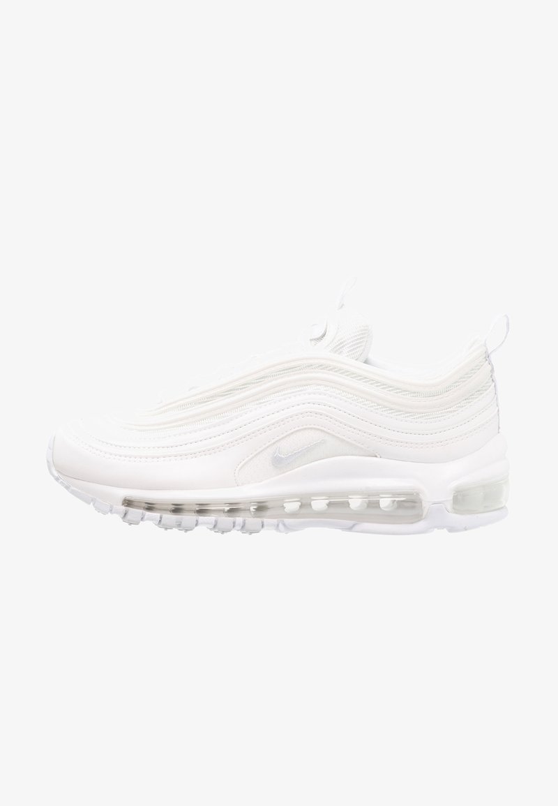 Baskets blanches Nike Air Max 97 avec semelle à coussin d'air visible et dessus texturé ondulé en profil latéral sur fond blanc.