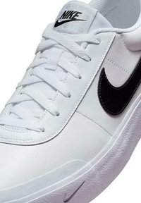 Nike Sportswear STREET COURT SHOT SNEAKER - Sneakers basse - white