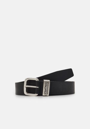 Ceinture en cuir noir avec boucle rectangulaire argentée et boucle métallique gravée du nom de la marque "Strellson".