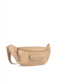 Marsupio in pelle beige con una texture liscia, scomparto principale con zip e una piccola tasca frontale con un flap triangolare.