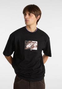 Vans - FLAMMABLE - Print T-shirt - black Thumbnail Image 1