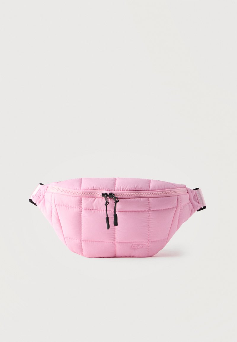 Ροζ γιλέκο μέσης με μαύρα φερμουάρ και ρυθμιζόμενους ιμάντες σε απλό λευκό φόντο.