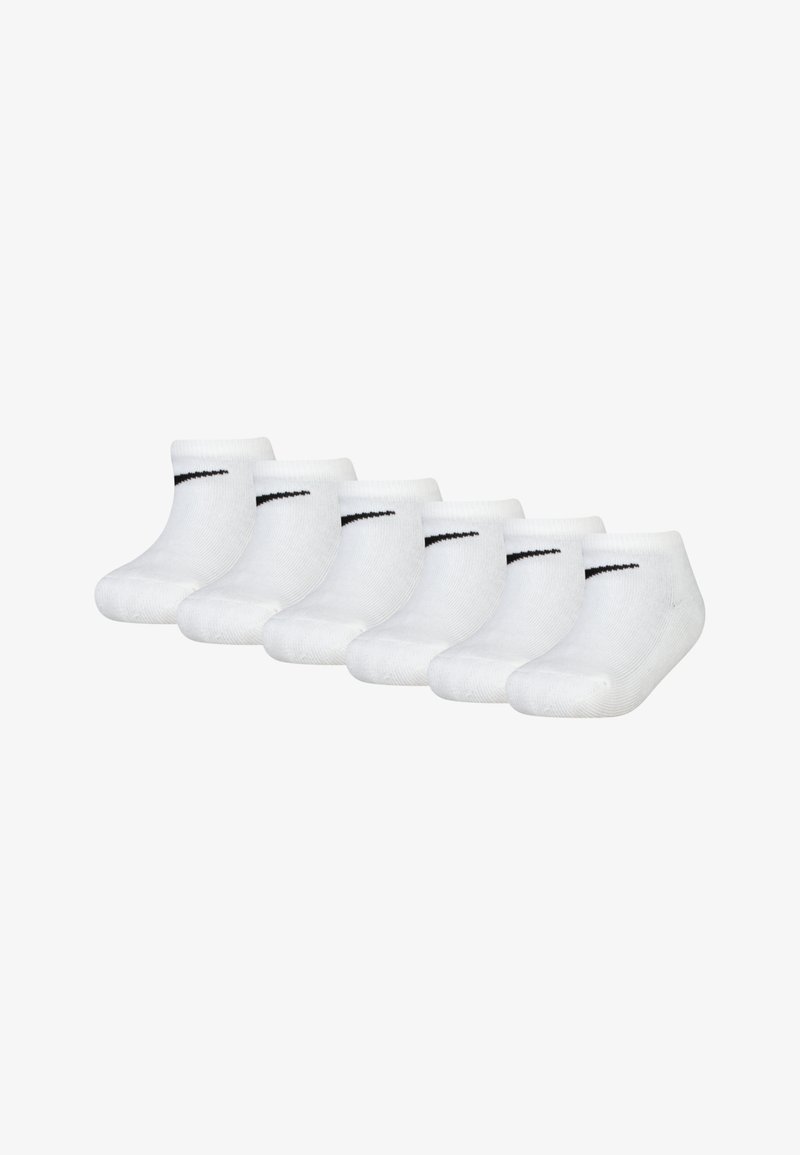 Meias brancas até ao tornozelo em pacote de seis, feitas de um tecido misto de algodão com um padrão texturizado e uma faixa preta na parte superior.