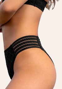 Cupshe ALLURING LATTICE SET - Bikini - black
