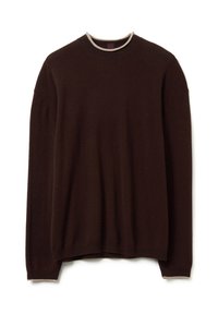 Brauner Pullover mit langen Ärmeln und rundem Ausschnitt. Verfügt über eine kontrastierende, hellfarbige Borte am Kragen. Weiche Textur.