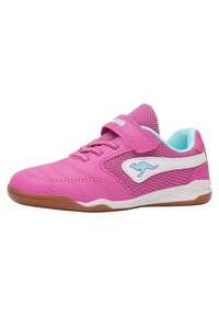 Pinkfarbener Sportschuh mit Mesh- und synthetischem Obermaterial, weißem Logo-Akzent, verstellbarem Riemen und Gummisohle. Verfügt über einen gepolsterten Kragen für zusätzlichen Komfort.