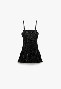 Abito nero senza maniche con un corpetto aderente, orlo a ruota con volant e una texture di paillettes che riflette la luce. Design semplice ed elegante.