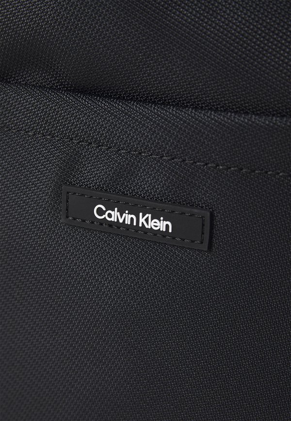 ESSENTIAL BUCKET - Cross body bag4