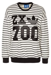 Mikina s černobílými pruhy, která se pyšní výraznou černou gumovou grafikou s nápisem "ZX 700" a logem Adidas. Ribované černé manžety a výstřih.