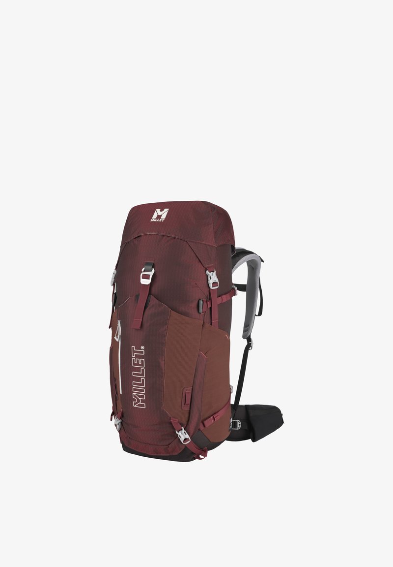 Grand sac à dos de randonnée bordeaux avec multiples sangles, poches latérales, bretelles rembourrées et ceinture de taille, marqué "MILLET" à l'avant.