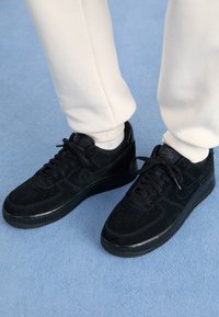 AIR FORCE 1 07 - Sapatilhas - black/anthracite/white
