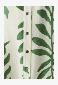 Valitud, sage green leaf