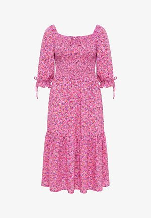Różowa kwiatowa sukienka midi z marszczonym stanem, kwadratowym dekoltem, bufkami na trzy czwarte rękawa ze sznurowaniami oraz rozkloszowanym, warstwowym dołem.