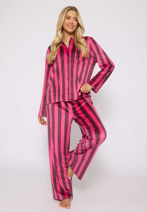 Pajama-Set in Rosa und Dunkelgrau mit Streifen aus glattem Stoff, bestehend aus einem langärmeligen Hemd mit Knöpfen und passenden weit geschnittenen Hosen.