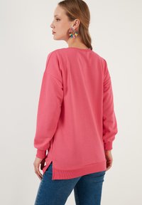 LELA CREW NECK - Sportska majica - fuchsia