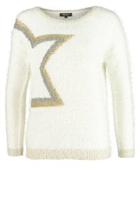 Pull en maille blanche duveteuse à manches longues avec un grand motif étoile beige et gris sur le côté gauche de la poitrine.