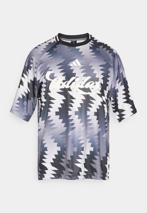 Short-sleeve Adidas shirt in shades of gray with a jagged pattern. Features a crew neck and white logo prominently displayed on the front.