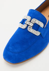 Thumbnail Image 6