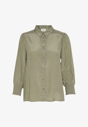 Camisa de satén verde oliva, de botones, con cuello, mangas largas abullonadas y puños fruncidos. Presenta un corte relajado y siete botones en la parte delantera.