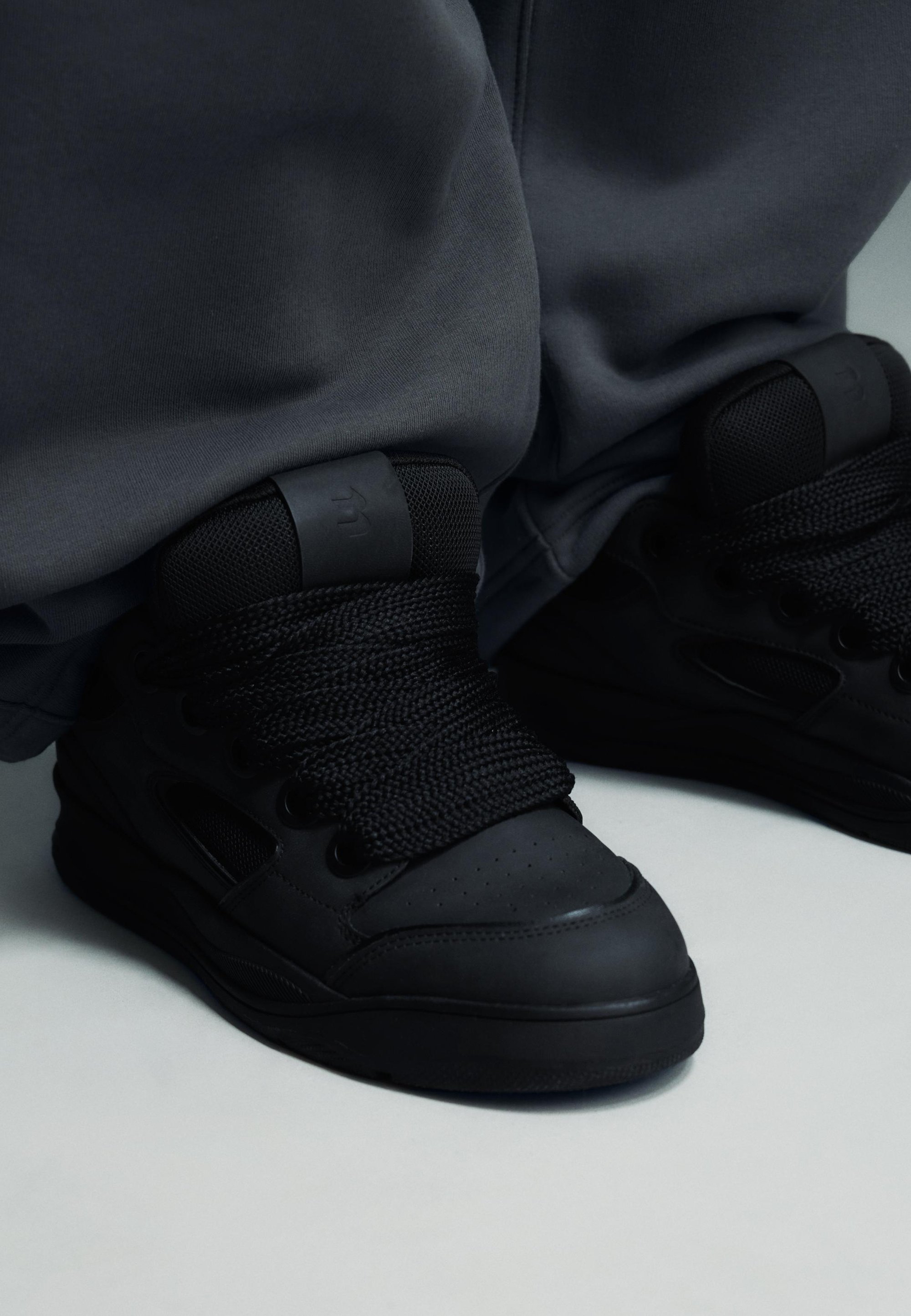 Bershka CHUNKY - Skate shoes - black - Zalando.ie