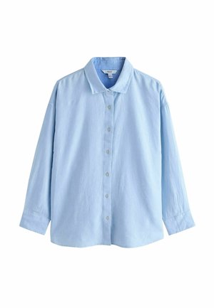 Hellblaues langärmliges Hemd mit Knöpfen, klassischem Kragen, lockerer Passform und durchgehender Knopfleiste auf weißem Hintergrund.
