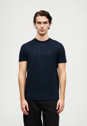 Mornarska bombažna majica s kratkimi rokavi, krožnim izrezom, z vezenim napisom "PARIZ" in "KARL LAGERFELD" v kontrastni temno modri barvi.