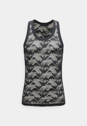 Μαύρο αμάνικο τοπ από δίχτυ με αφηρημένο γεωμετρικό σχέδιο σε αποχρώσεις του γκρι και μαύρου, εφαρμοστό στυλ σε λευκό φόντο.