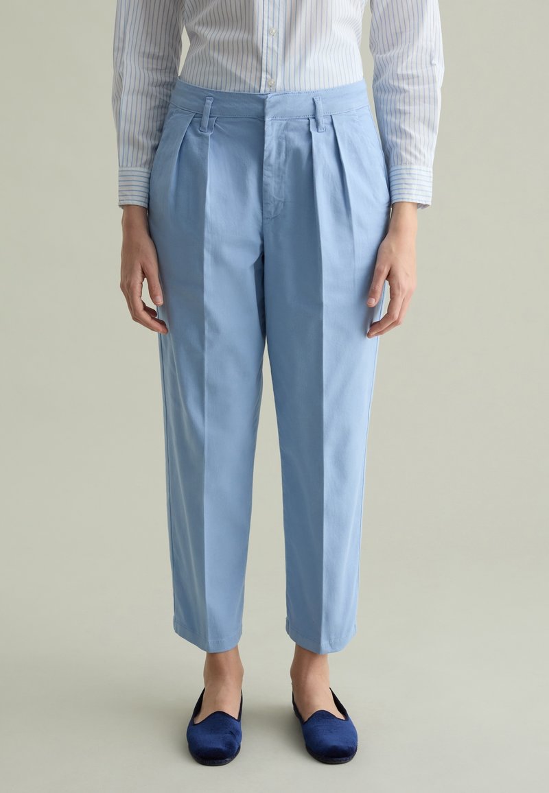 PIOMBO WITH DARTS - Pantaloni - sky blue