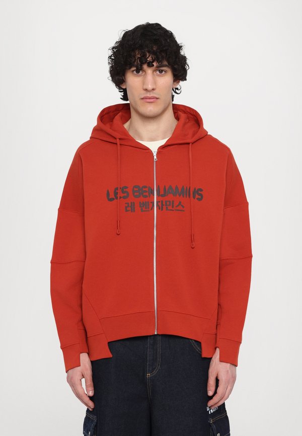 RELAXED ZIP HOODIE  - Zip-up sweatshirt - burnt crimson