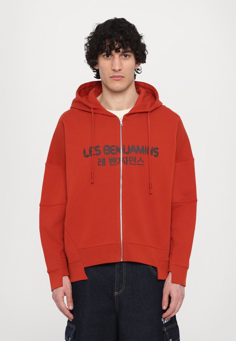 Les Benjamins RELAXED ZIP HOODIE  - Zip-up sweatshirt - burnt crimson