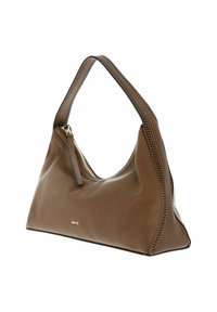 Sac hobo en cuir brun avec un détail perforé, une forme arrondie et une fermeture éclair dorée. Il dispose d'une poignée courte et d'un accent de logo subtil.