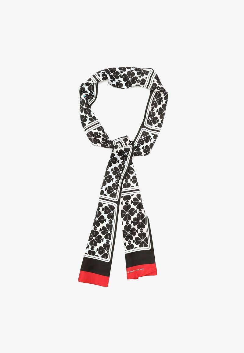 Foulard à motif floral noir et blanc avec bordure rouge et noire, noué en un nœud lâche et présenté sur fond blanc.