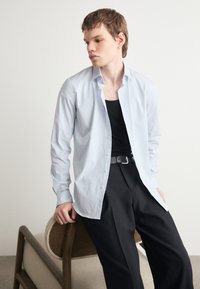 Calvin Klein STRIPE SLIM - Επίσημο πουκάμισο - vista blue