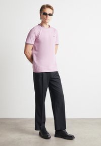 BOSS TAUL - Pamata T-krekls - light/pastel purple