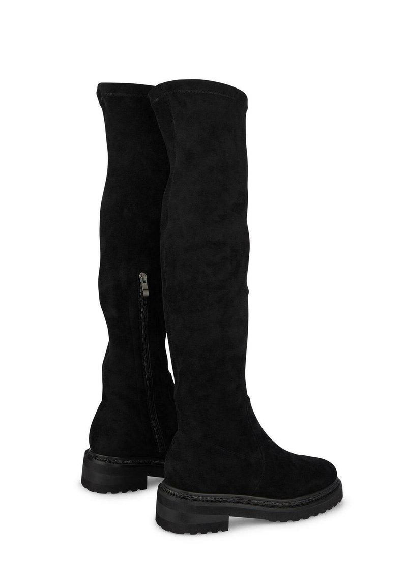 Par de botas altas de ante negro con tacones bajos y cremalleras laterales, diseñadas para cubrir hasta la rodilla.