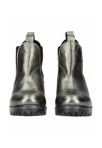 Botas tobilleras de cuero gris metálico con paneles laterales elásticos, lengüetas para tirar y suelas de goma negra con un patrón de banda de rodadura texturizado.